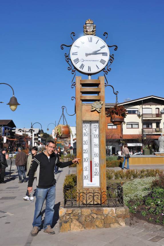 Todo mundo fica de olho no termômetro no inverno de Gramado - RS